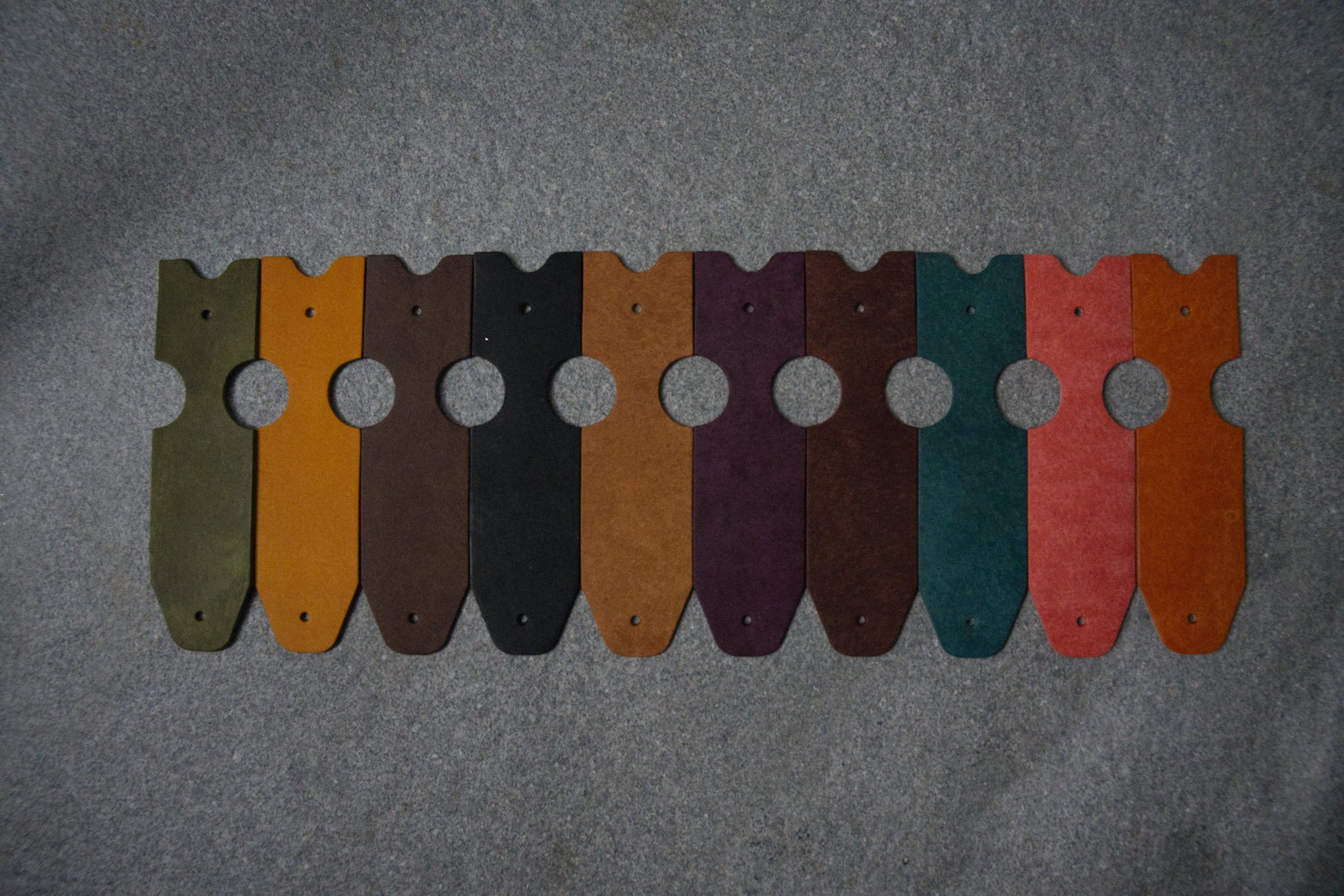 different variants of the memory mate single in different pueblo leather colours. lined up in a row